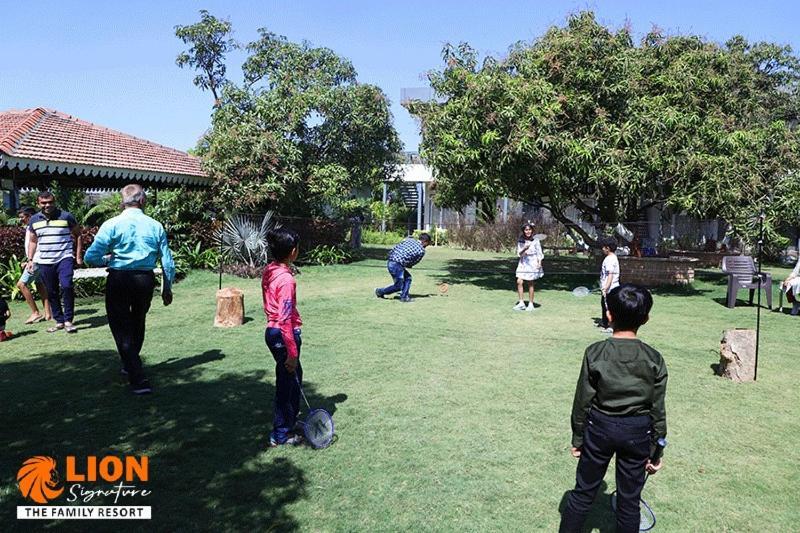 Lion Signature Family Resort Sasan Gir Bagian luar foto