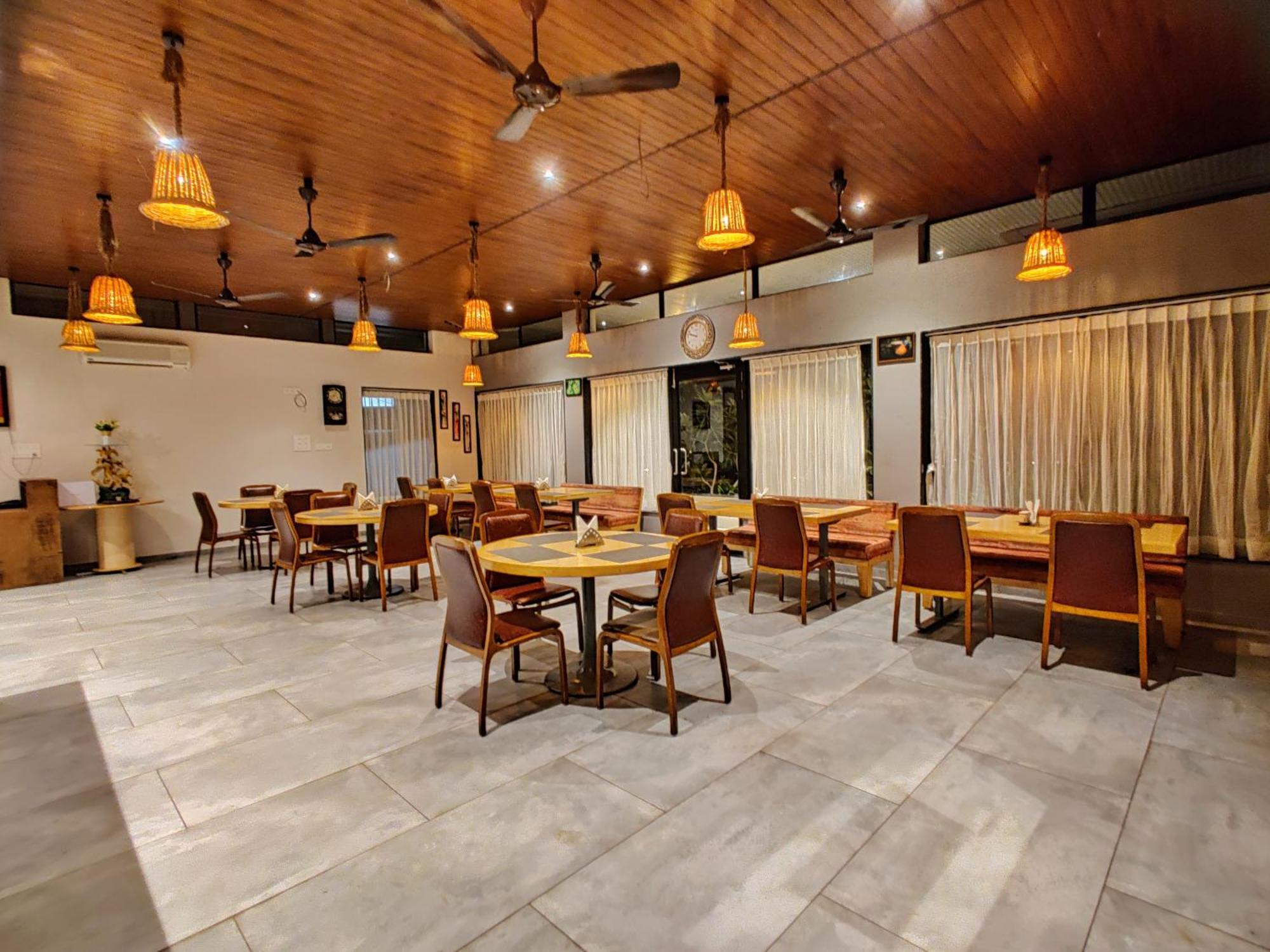 Lion Signature Family Resort Sasan Gir Bagian luar foto