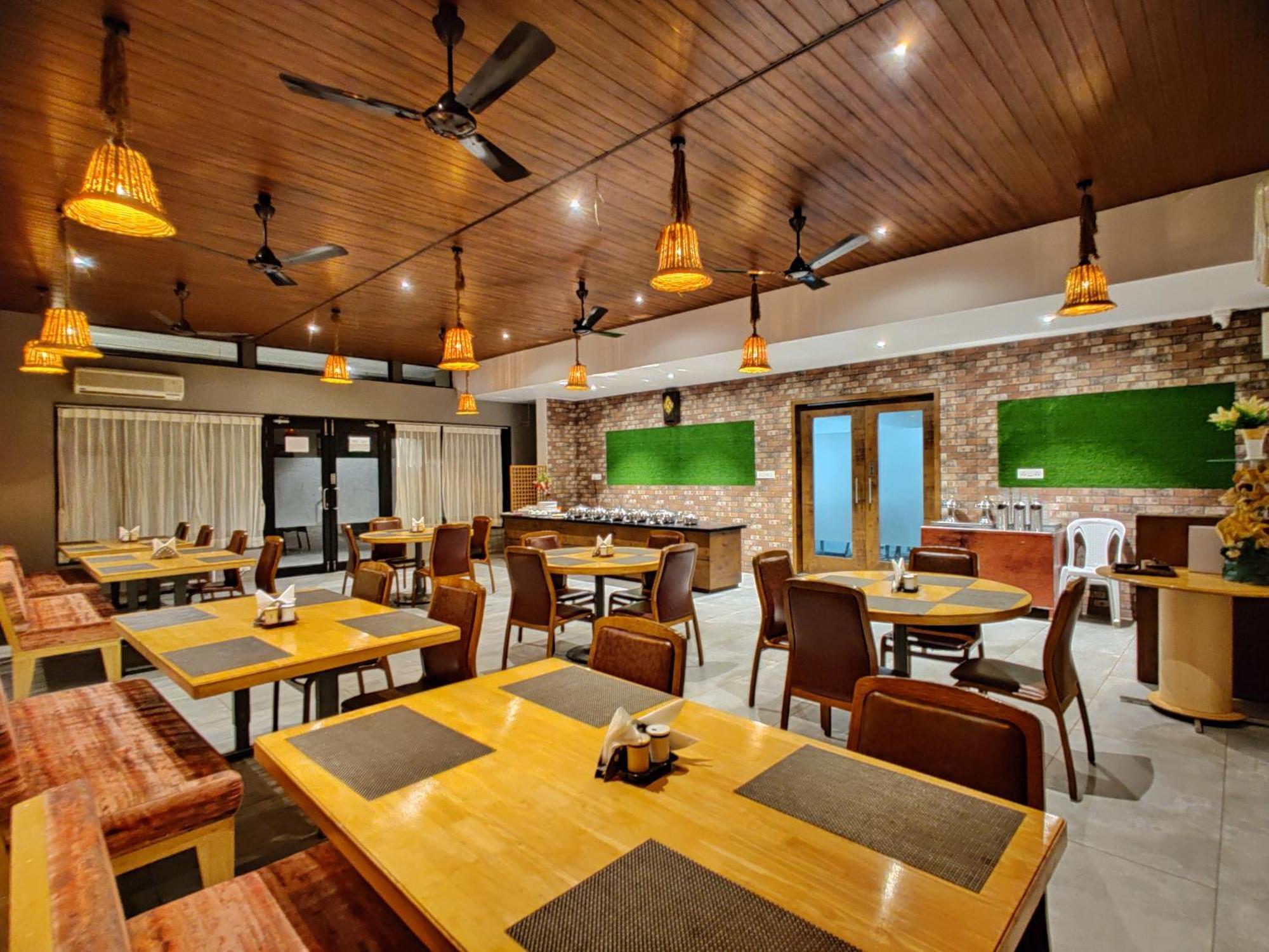 Lion Signature Family Resort Sasan Gir Bagian luar foto